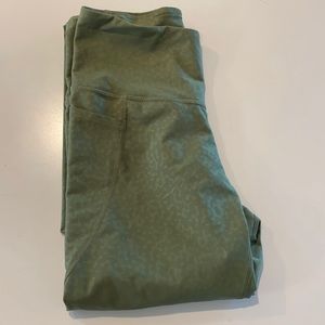 Old Navy Elevate Cropped Legging